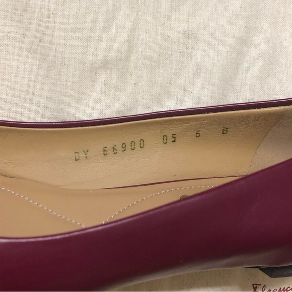 Like-new FERRAGAMO Varina Ballet Flats - Picture 8 of 14